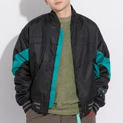 「暁 切歌 モデル ブルゾン」の着用イメージ。