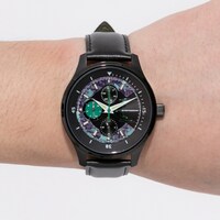 「暁 切歌 モデル 腕時計」の着用イメージ。