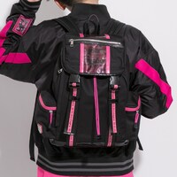 「月読 調 モデル ブルゾン」「月読 調 モデル リュック」の着用イメージ。