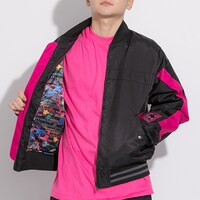 「月読 調 モデル ブルゾン」の着用イメージ。