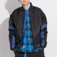 「風鳴 翼 モデル ブルゾン」の着用イメージ。