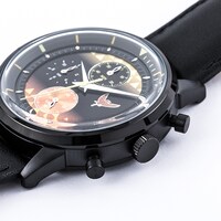 我妻善逸モデルの腕時計。