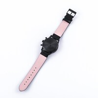 竈門禰豆子モデルの腕時計。