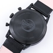 竈門禰豆子モデルの腕時計。