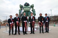 3月15日に行われた除幕式の様子。