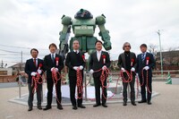 3月15日に行われた除幕式の様子。