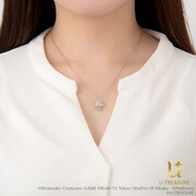 「コイキング ネックレス」の着用イメージ。