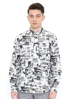 シャツ「背景 パターン」の着用イメージ。