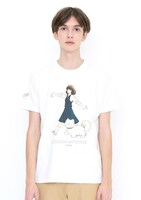 Tシャツ「ミナミ アンド パンチ」の着用イメージ。