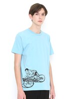 オンラインショップ限定Tシャツ「西村」の着用イメージ。