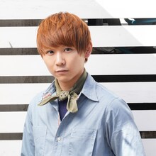 杉浦亮役の須賀健太。