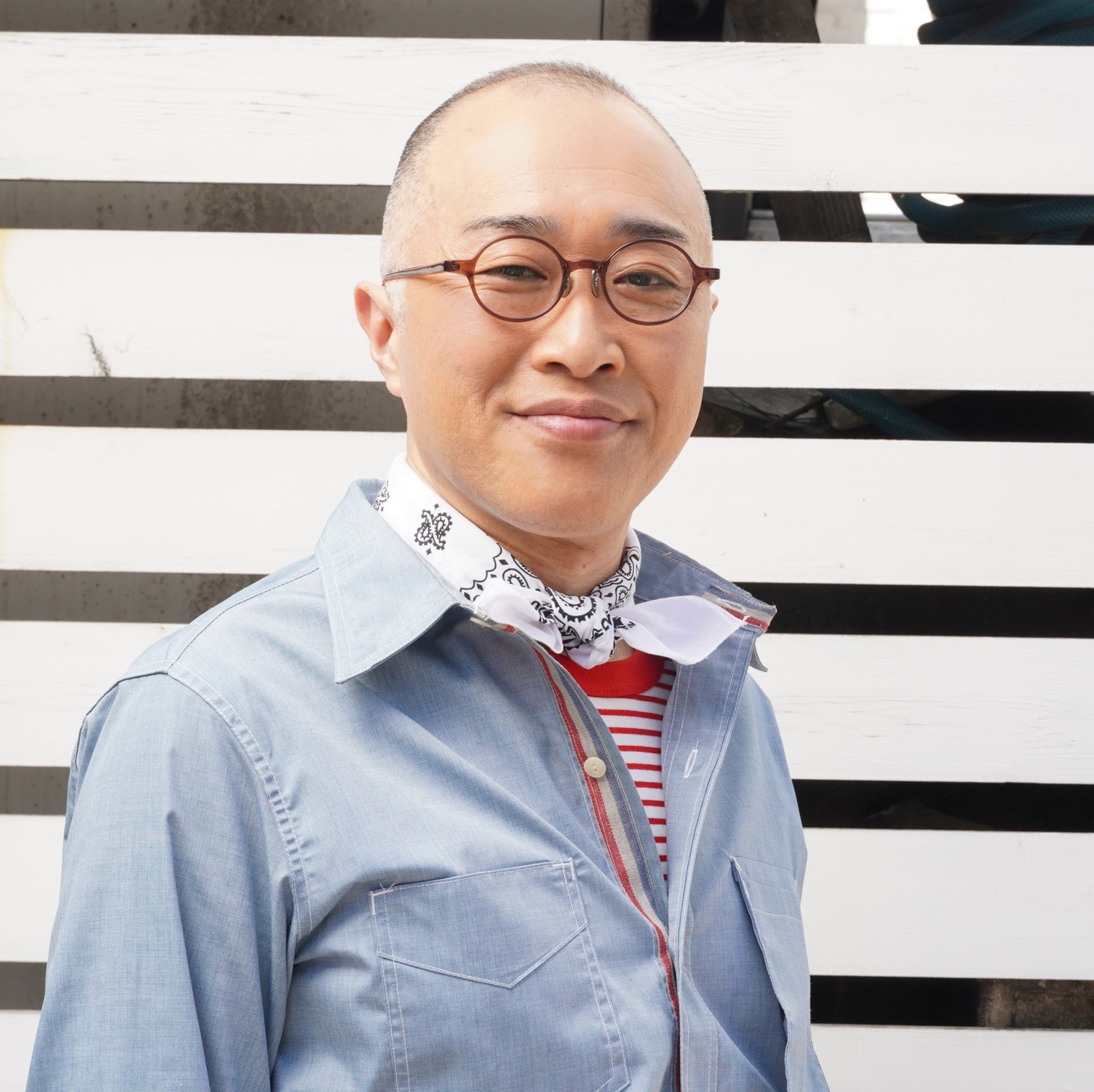 天野登良松役の八十田勇一。