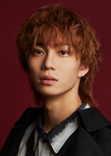 アーサー役の木津つばさ。