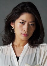 マーリン役の立道梨緒奈。