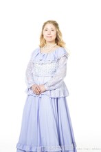 ザンヨウコ扮するミス・カレンズバーグ。