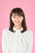 榮倉奈々扮する香。