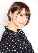 小手指やよい役の井澤詩織。