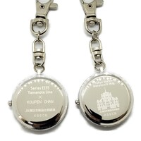 「コウペンちゃん×JR東日本 コラボ キーホルダーウォッチ」の裏面。