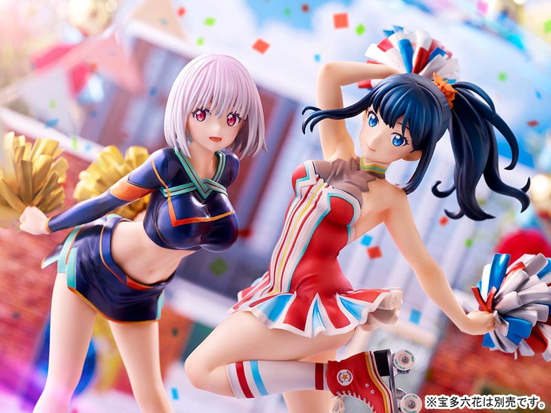 フィギュア「宝多六花 チアガールstyle」とフィギュア「新条アカネ チアガールstyle」を並べたところ。
