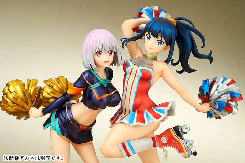 フィギュア「宝多六花 チアガールstyle」とフィギュア「新条アカネ チアガールstyle」を並べたところ。