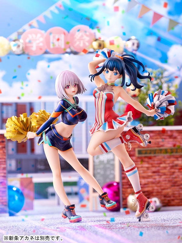 フィギュア「宝多六花 チアガールstyle」とフィギュア「新条アカネ チアガールstyle」を並べたところ。