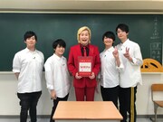 左から古川慎、内田雄馬、カズレーザー（メイプル超合金）、島崎信長、江口拓也。