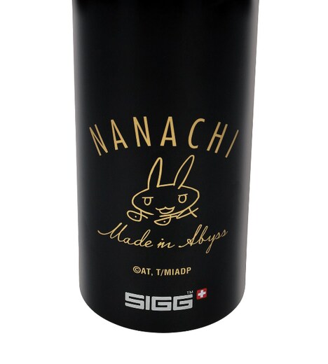 「トラベラーボトル」にプリントされたナナチのサイン。