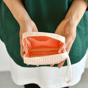 バーナービー・ブルックスJr.モデルのキューブポーチ。