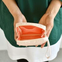 バーナービー・ブルックスJr.モデルのキューブポーチ。