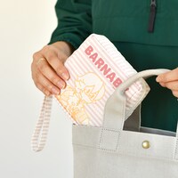 バーナービー・ブルックスJr.モデルのキューブポーチ。