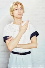 山本一慶扮するテセウス。