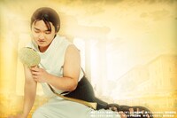 いーま扮するナルキッソス。