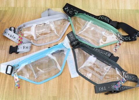 アイナナ Idolish7など各ユニットをイメージした爽やかなビニールボディバッグ コミックナタリー アイナナ Idolish7など各ユニットをイメージした爽やかなビニールボディバッグ コミックナタリー