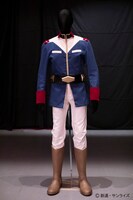 CMに登場する連邦軍の制服。