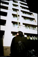 「デビルマン」×Ground Yのコラボアイテム着用イメージ。