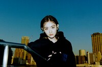 「デビルマン」×Ground Yのコラボアイテム着用イメージ。