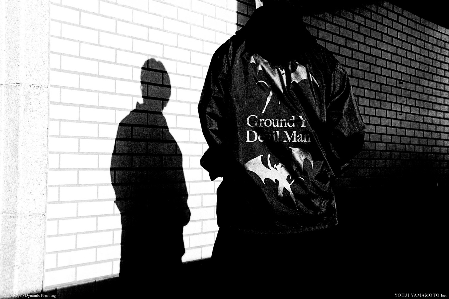 「デビルマン」×Ground Yのコラボアイテム着用イメージ。