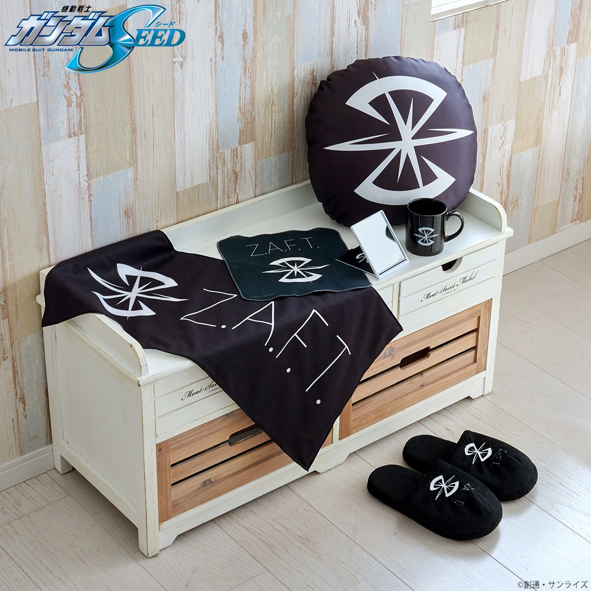 「ガンダムSEED」Z.A.F.T.マークが目を引くモノクロデザインのアイテム8種