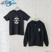 Tシャツとジップパーカー。