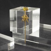 ギルガメッシュをモチーフにしたピアス。