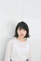 長谷栞役の岸井ゆきの。