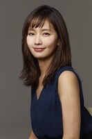 大倉百合子役の中村ゆり。