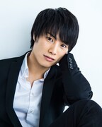 高月樹役の鈴木伸之。