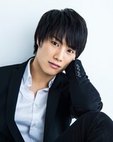 高月樹役の鈴木伸之。