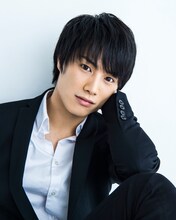 高月樹役の鈴木伸之。