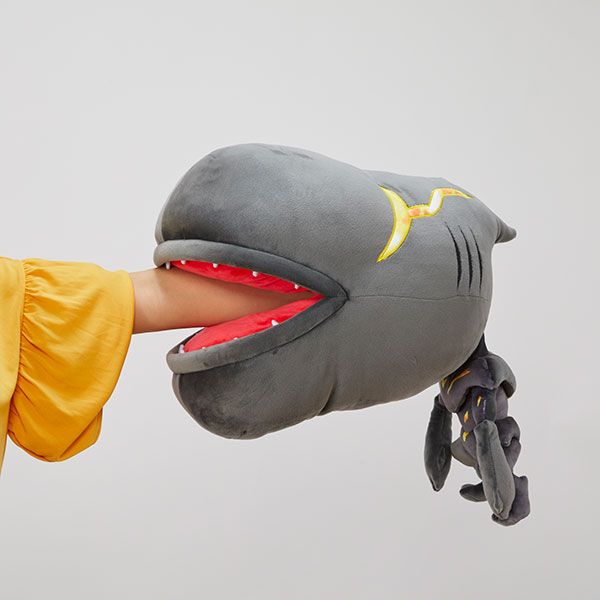 「戦姫絶唱シンフォギアG ネフィリム腕枕ぬいぐるみ」