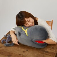 「戦姫絶唱シンフォギアG ネフィリム腕枕ぬいぐるみ」