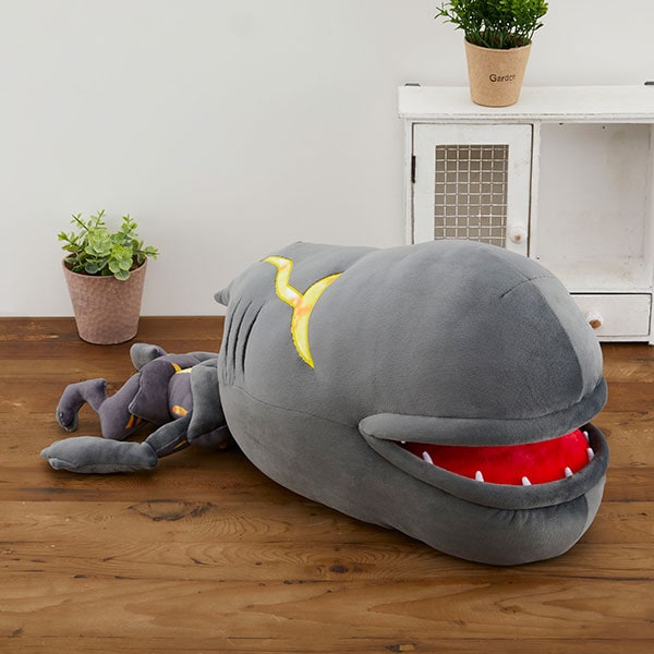 「戦姫絶唱シンフォギアG ネフィリム腕枕ぬいぐるみ」