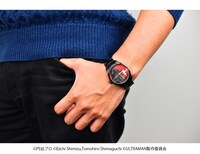 「『ULTRAMAN』+Wacth」の着用イメージ。