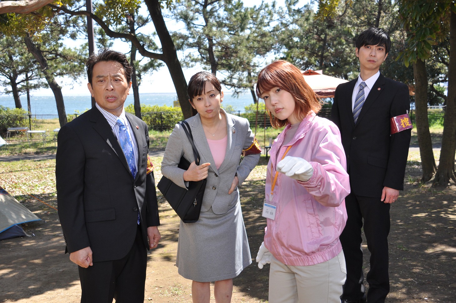 TVドラマ「警視庁・捜査一課長2020」第6話より。右から2番目が内田真礼。